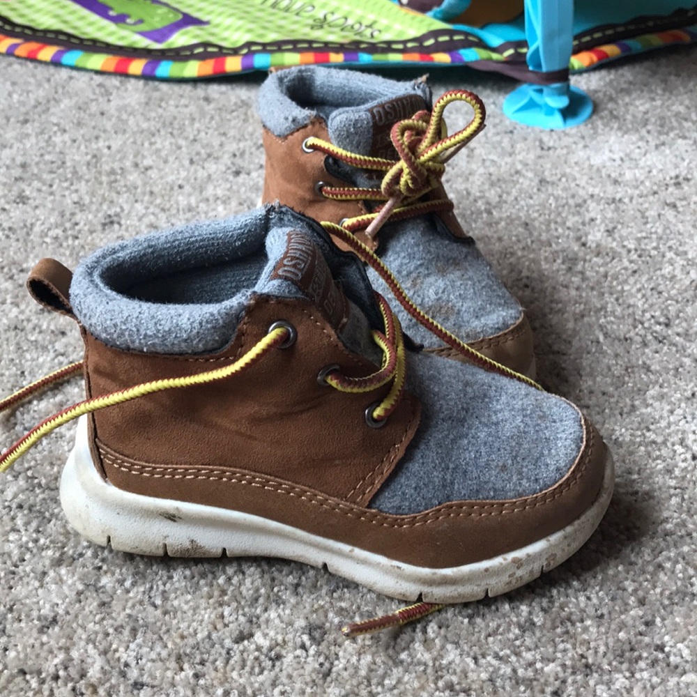 Oshkosh shoes